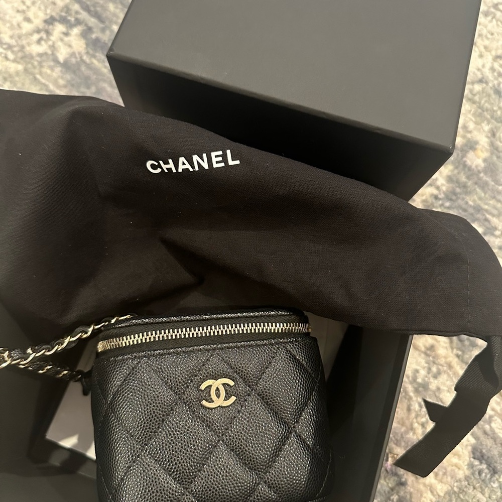 Chanel vanity - Picture 4 of 4